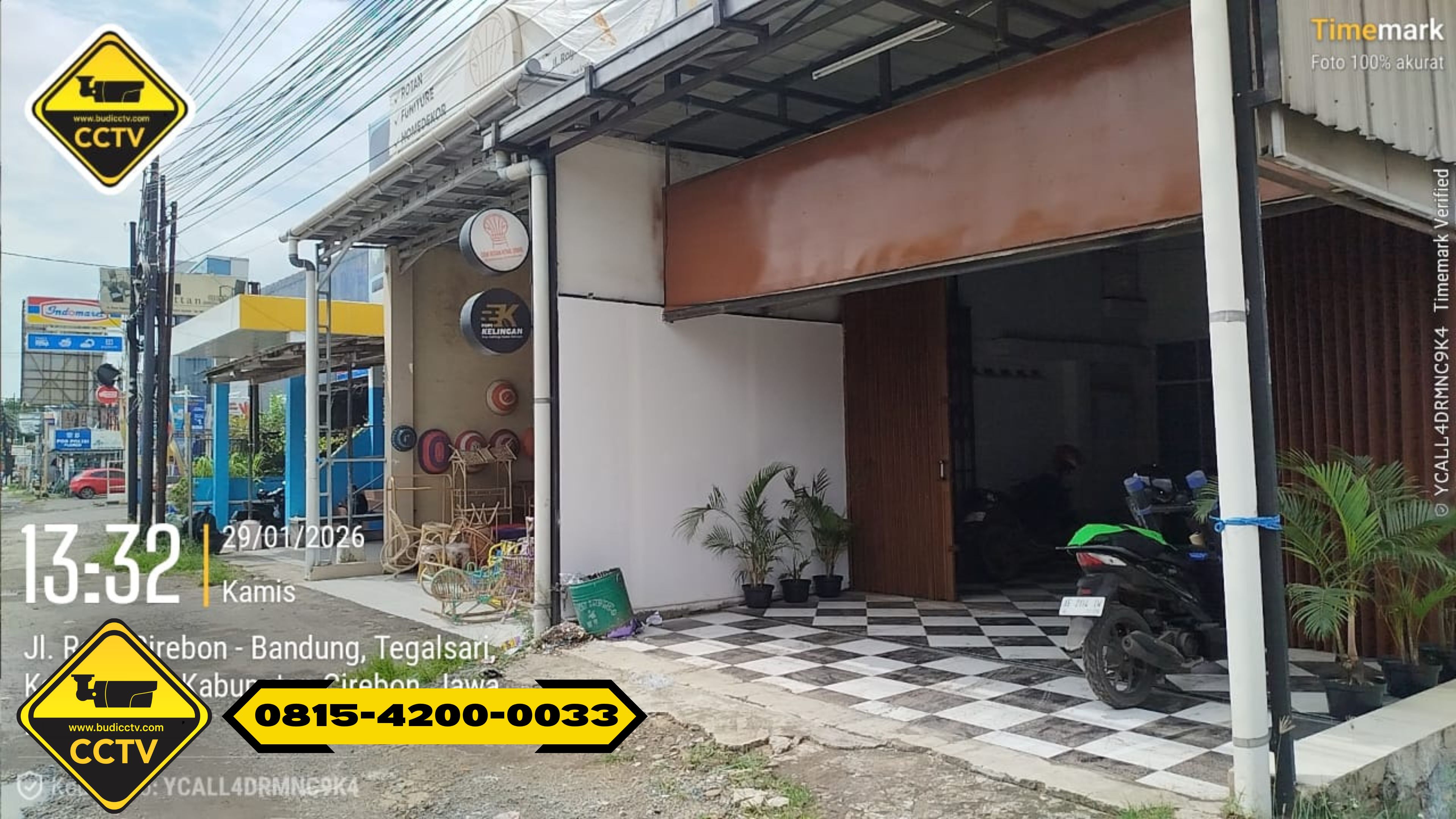 Pemasangan CCTV Hikvision 8 Channel Smart Hybrid Light 5MP di Cafe Area Indramayu